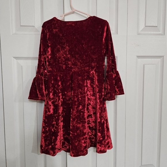Girls Red Crushed Velvet Bell Sleeve Dress Size 6 - Picture 4 of 8